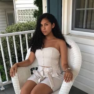 Meet your Posher, Valeria